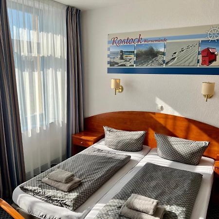 Hotel-Pension "Petridamm" Rostock Esterno foto