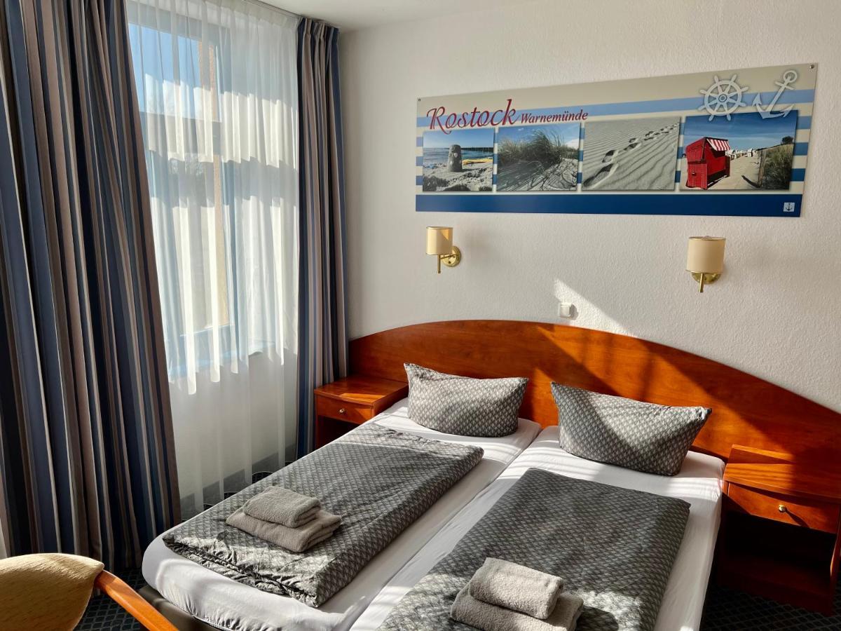 Hotel-Pension "Petridamm" Rostock Esterno foto