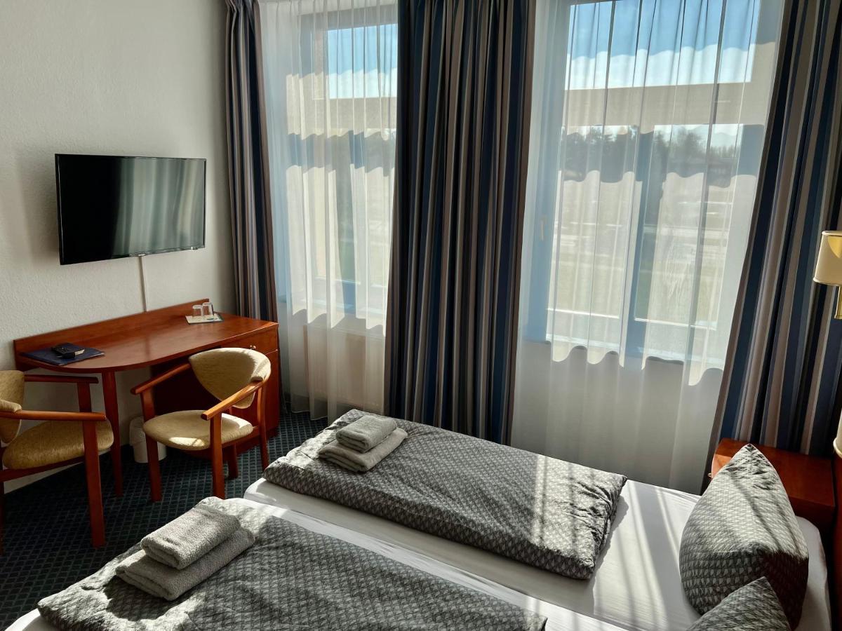 Hotel-Pension "Petridamm" Rostock Esterno foto