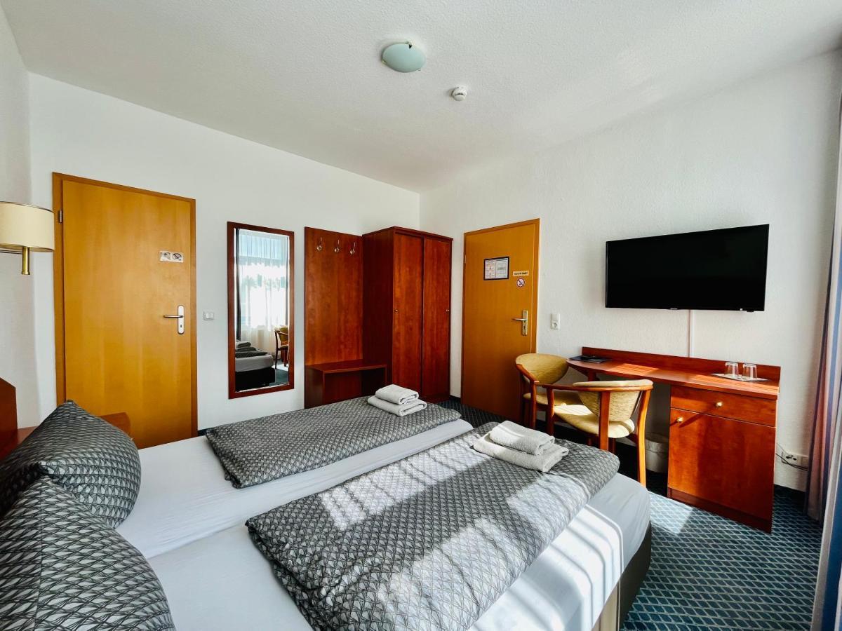 Hotel-Pension "Petridamm" Rostock Esterno foto
