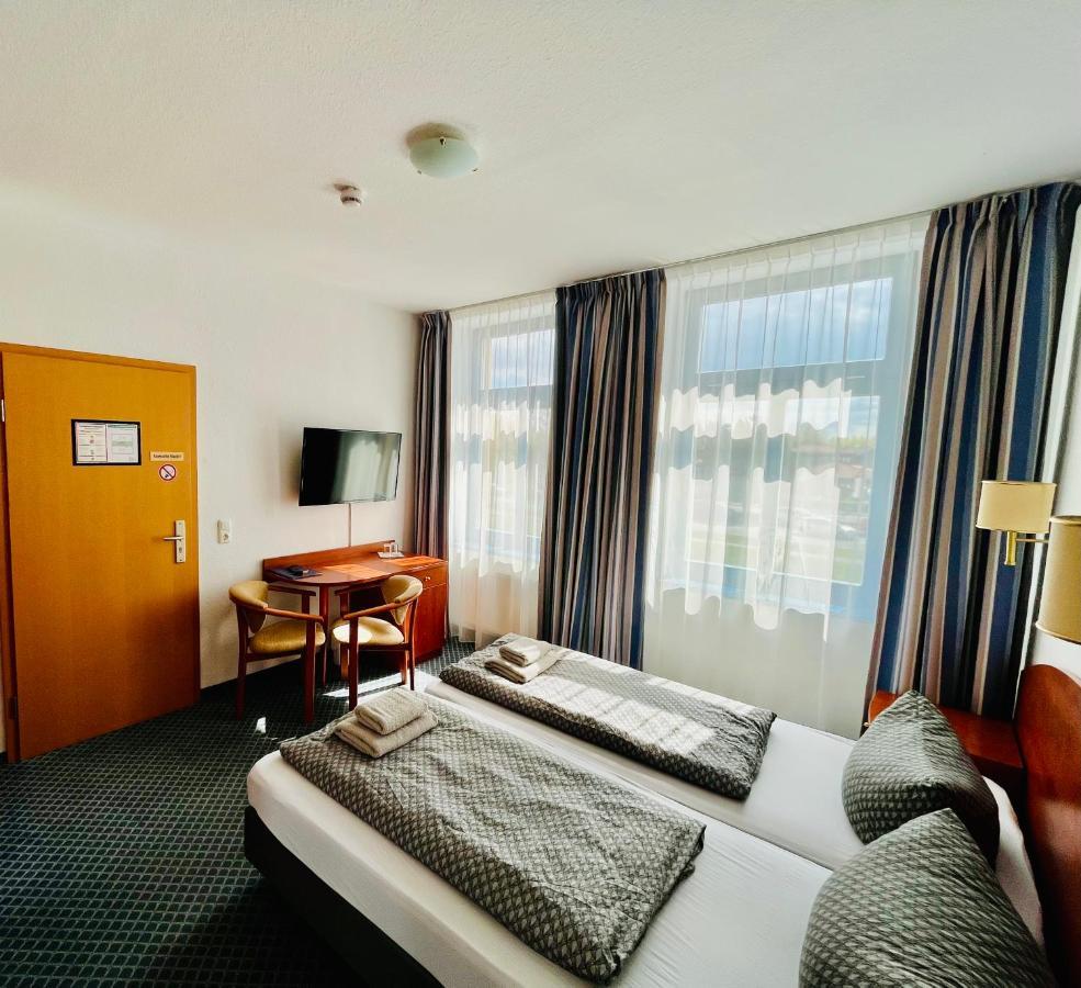Hotel-Pension "Petridamm" Rostock Esterno foto
