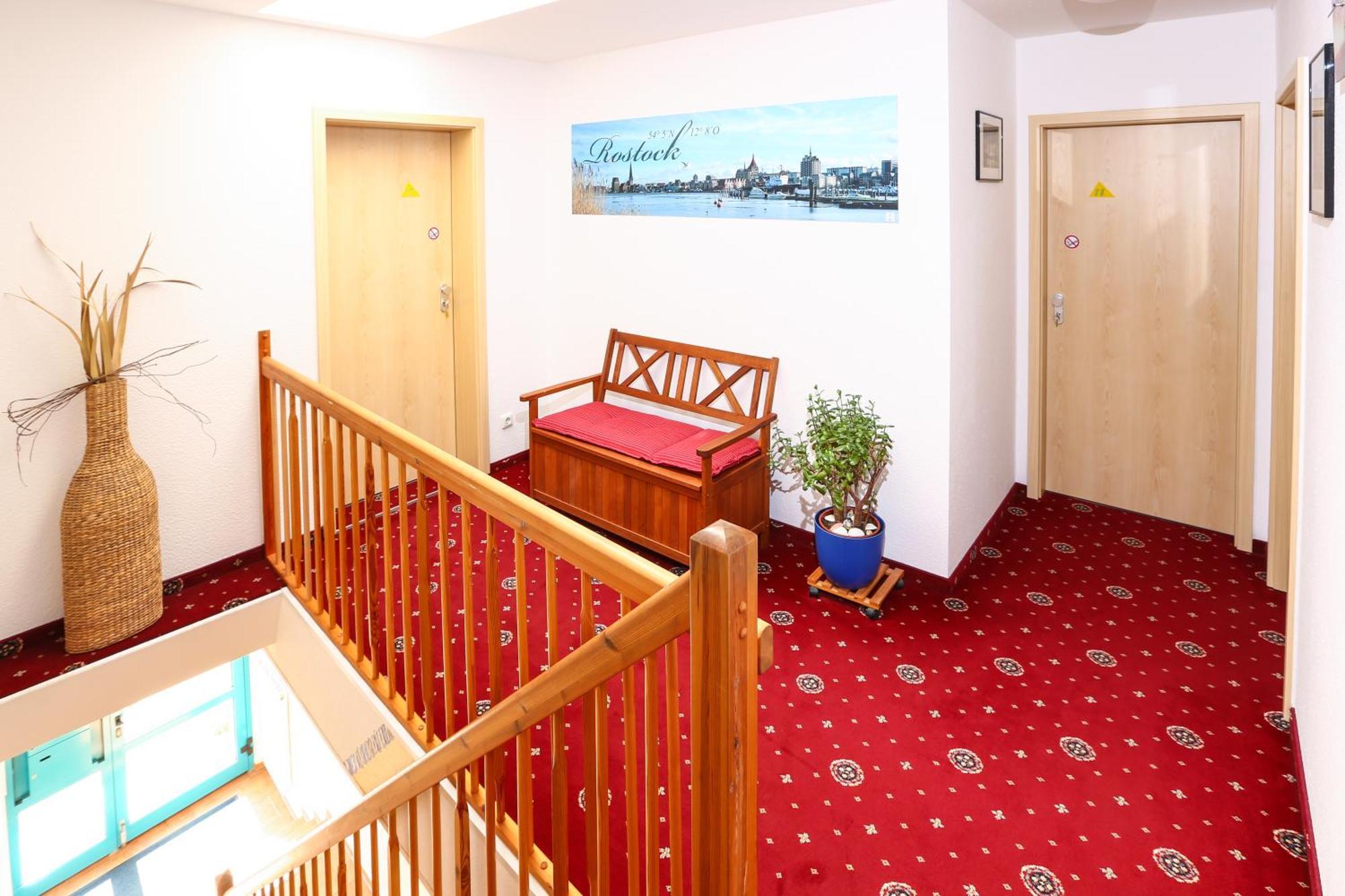 Hotel-Pension "Petridamm" Rostock Esterno foto