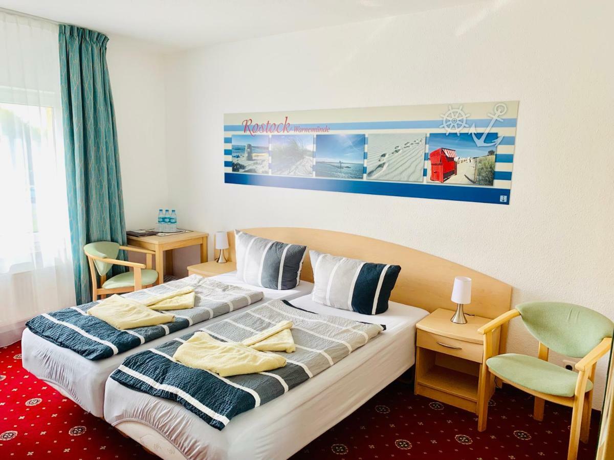 Hotel-Pension "Petridamm" Rostock Esterno foto