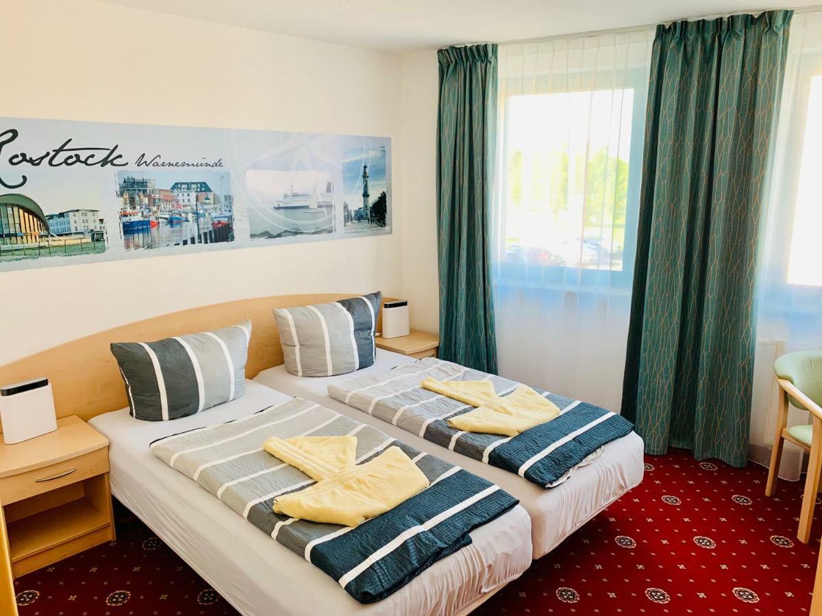 Hotel-Pension "Petridamm" Rostock Esterno foto